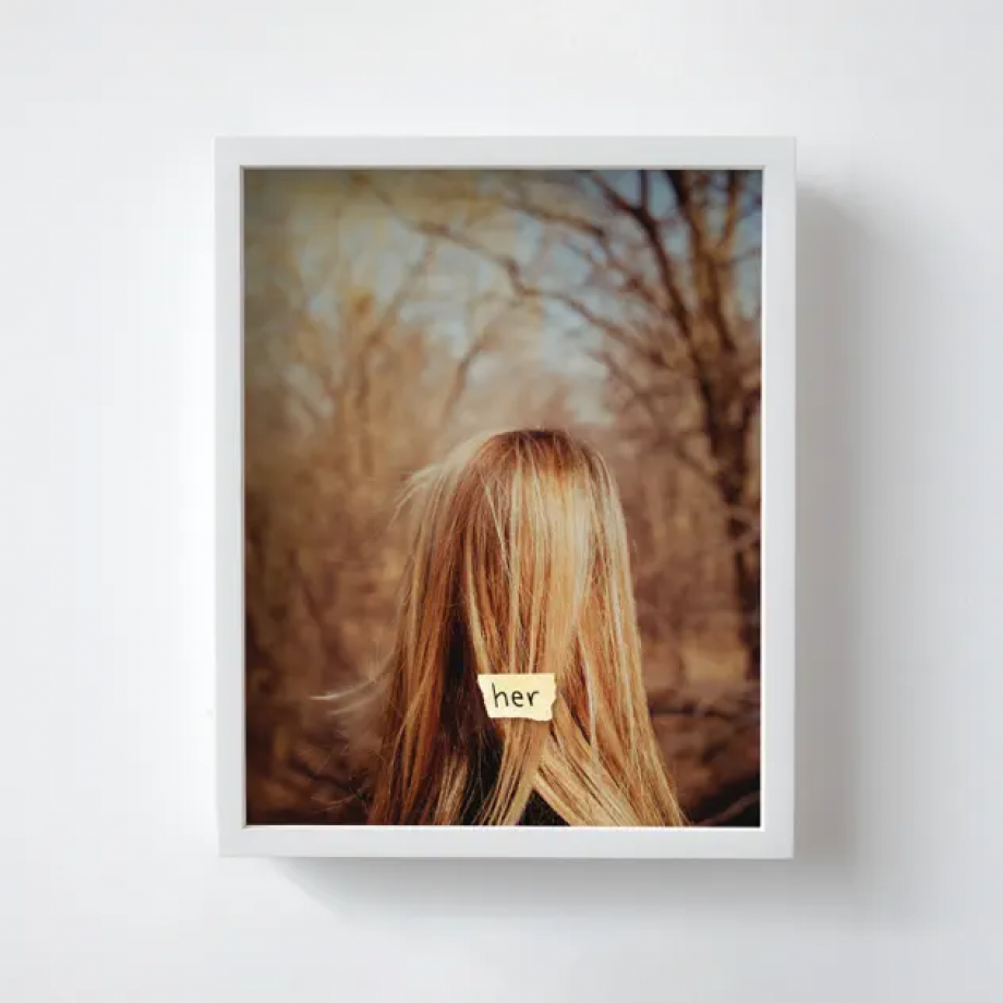 Her Core vom "Her" Score mit dem Hinterkopf einer blonden Person
